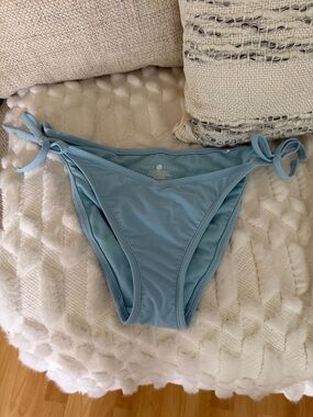 Shade & Shore Women's Pale Blue Tie-Side Bikini Bottom